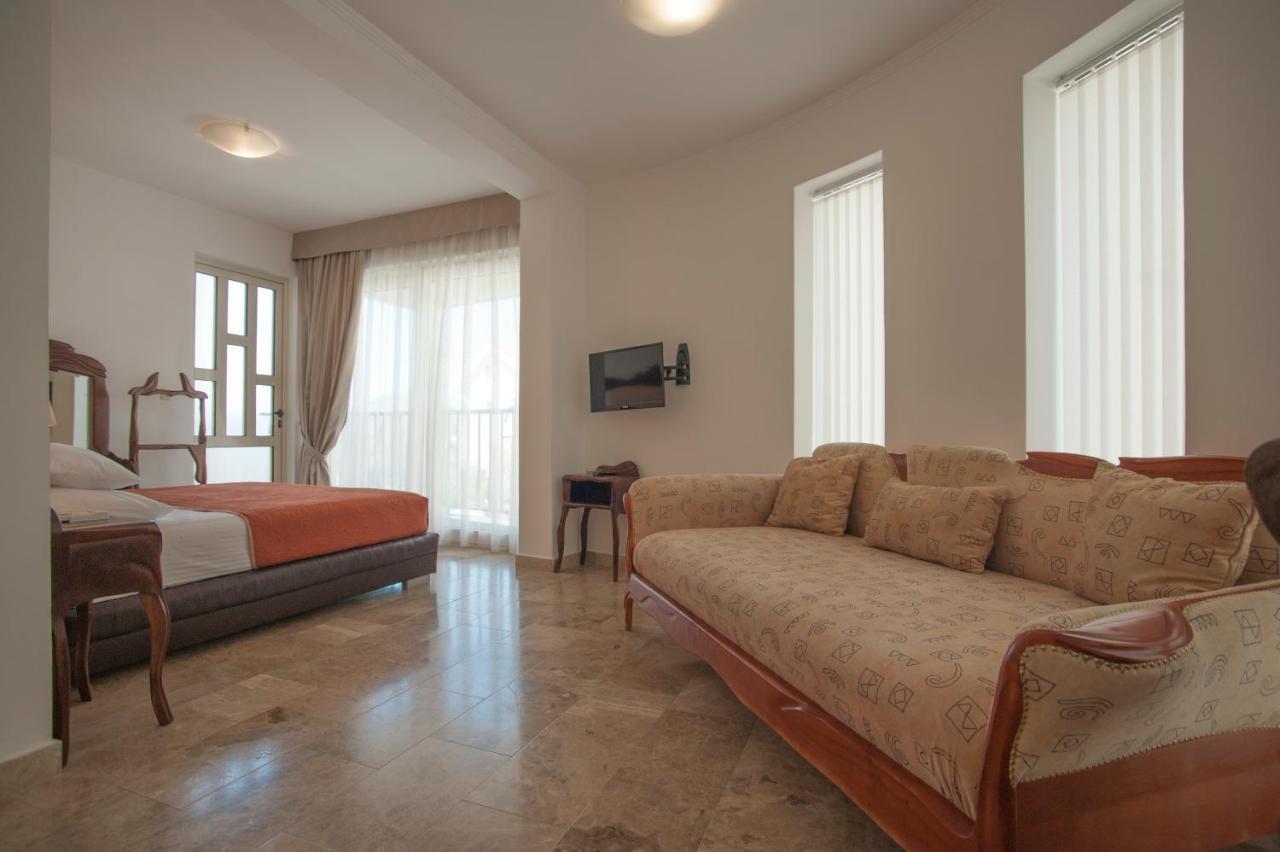 Guest House Przno Bay Sveti Stefan Exterior photo